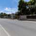 L'ingresso della villa si trova al civico 159 della trafficata via Amendola, allestremo nord del Campus